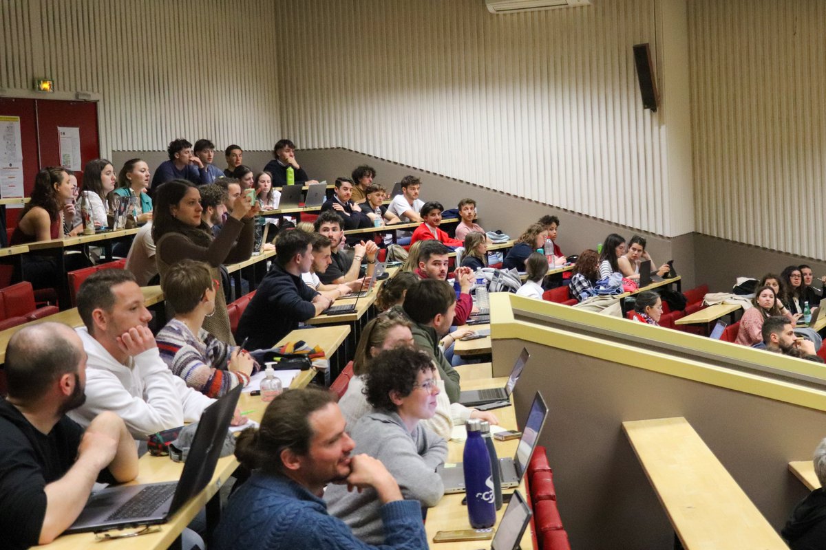 Université de Montpellier (@umontpellier) on Twitter photo 🍇 La chaire Œnofutur de la Fondation de l'Université de Montpellier organise sa 21ème série de Conférences.
Œnofutur 21 : "Fraicheur et potentiel de garde des vins rouges" 🍷 Ouverture de la journée par <a href="/Philippe_Auge/">Philippe Augé</a> <a href="/n_giraudeau/">Nicolas Giraudeau</a> et Cédric Saucier
🔗 oenologie.edu.umontpellier.fr/oenofutur-21-f… 🍇 La chaire Œnofutur de la Fondation de l'Université de Montpellier organise sa 21ème série de Conférences.
Œnofutur 21 : "Fraicheur et potentiel de garde des vins rouges" 🍷 Ouverture de la journée par <a href="/Philippe_Auge/">Philippe Augé</a> <a href="/n_giraudeau/">Nicolas Giraudeau</a> et Cédric Saucier
🔗 oenologie.edu.umontpellier.fr/oenofutur-21-f…