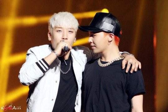 SooSoo9213's tweet photo. 🐼←←←←👀🐉 https://t.co/qZjbU2KqpD