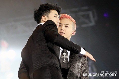 SooSoo9213's tweet photo. 🐼←←←←👀🐉 https://t.co/qZjbU2KqpD