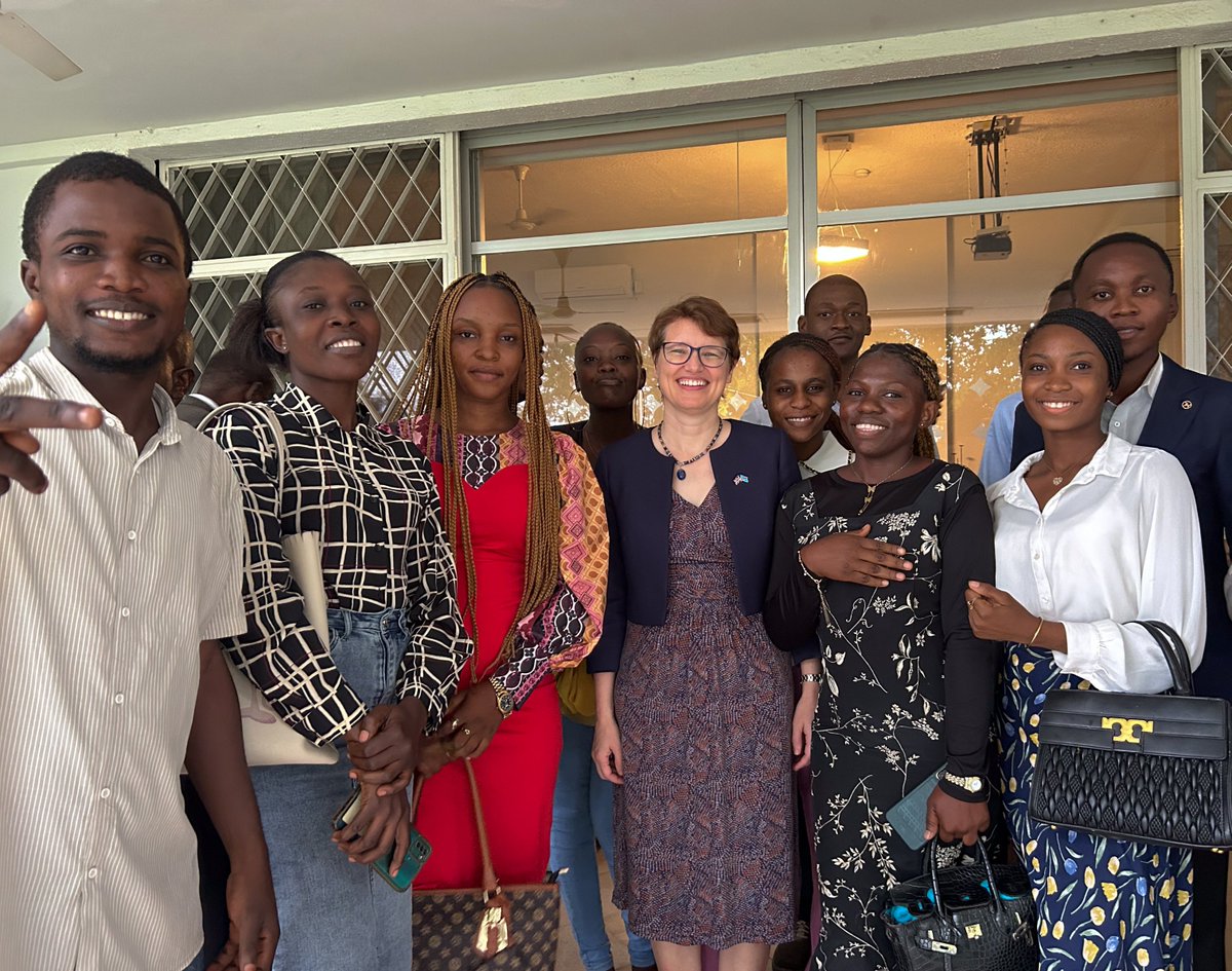 UK in DRC (@ukindrc) on Twitter photo La semaine dernière, <a href="/AlysonKingUK/">Alyson King</a> a reçu un groupe d’étudiants de l’IFASIC pour un échange enrichissant dans le cadre de leur cours Séminaire d’Actualité.
Ils ont echangé sur les relations UK-RDC, l’égalité des genres, les enjeux climatiques, et l’engagement de la jeunesse. La semaine dernière, <a href="/AlysonKingUK/">Alyson King</a> a reçu un groupe d’étudiants de l’IFASIC pour un échange enrichissant dans le cadre de leur cours Séminaire d’Actualité.
Ils ont echangé sur les relations UK-RDC, l’égalité des genres, les enjeux climatiques, et l’engagement de la jeunesse.