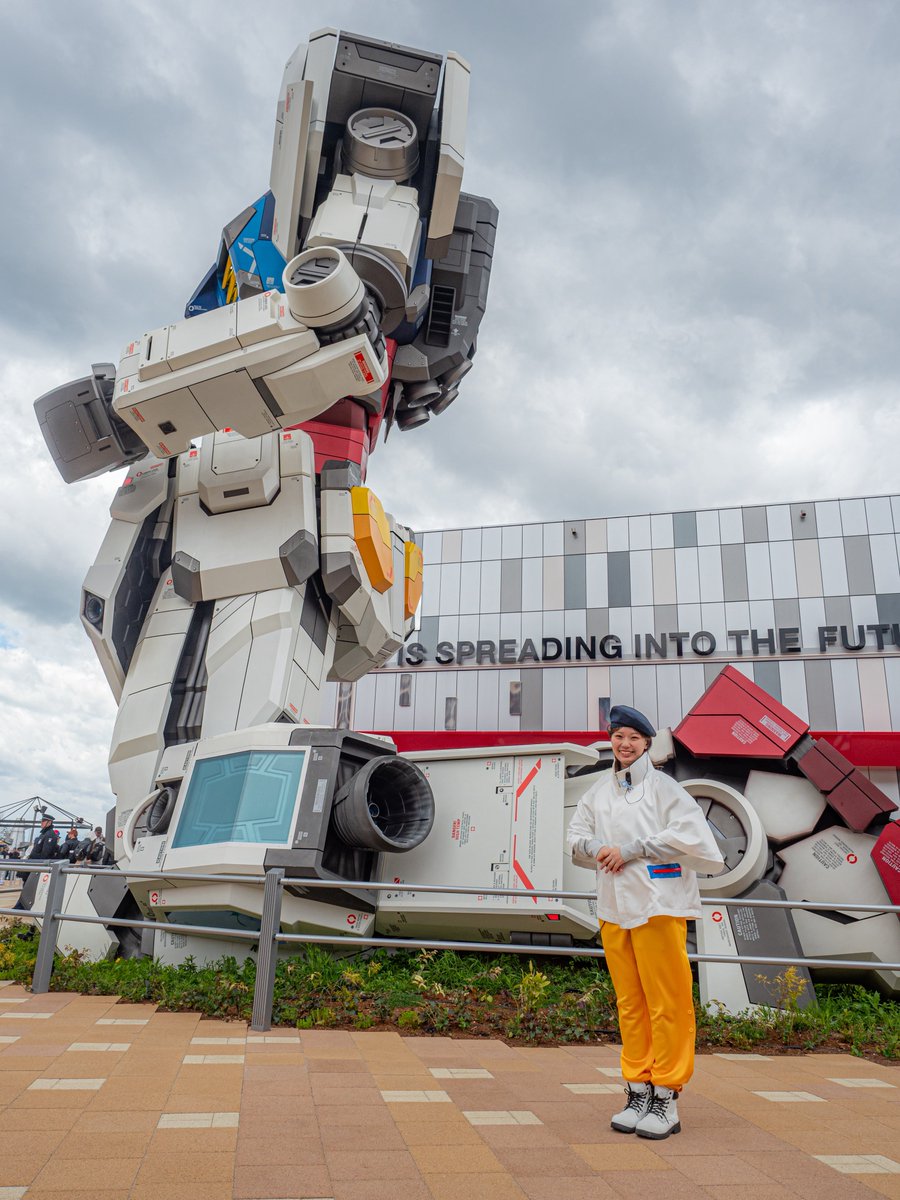 GUNDAM NEXT FUTURE PAVILION スタッフさんのユニフォーム。 ひとつ前