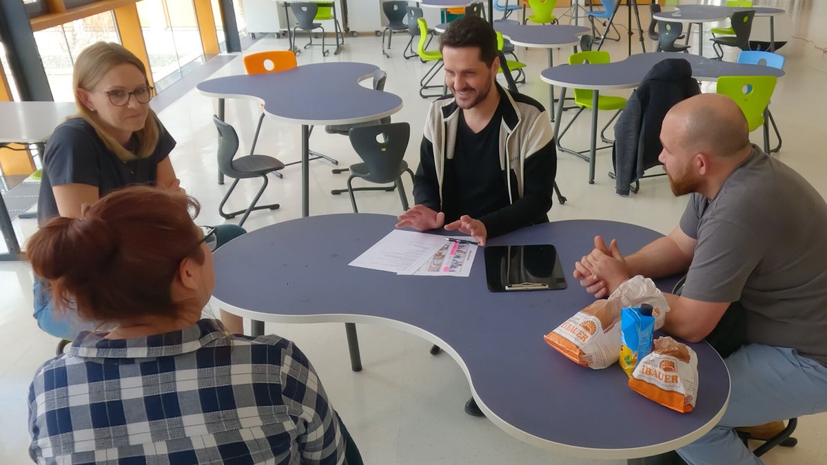 ths_media's tweet photo. Soziales Projekt für Kinder, Region und Miteinander: Ein Schulhof wird bunt.

https://t.co/FHuRVlbKMP

#Sozialprojekt #Schule #Engagement #Partnerschaft #Gemeinschaft #ThsMedia #Werbeagentur #SocialMedia #Recruiting #Webdesign #Videoproduktion #Neckarsulm https://t.co/HjFcgesAaK https://t.co/7D4HFin35X