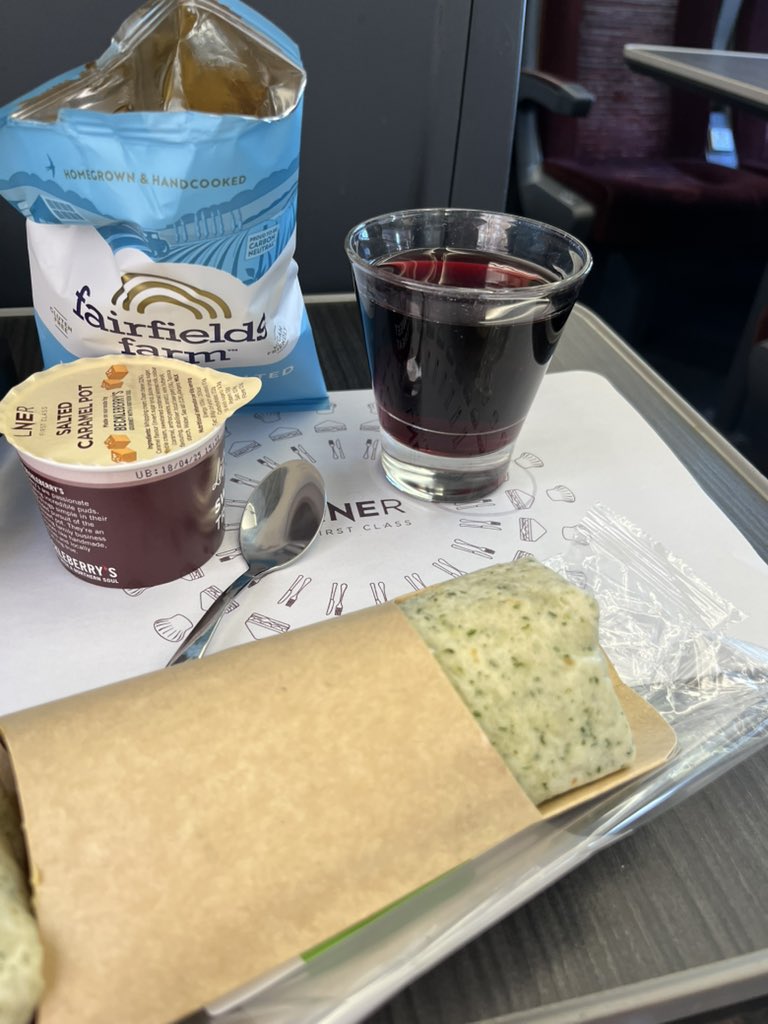 Travelling home in style! Lucky me!! Thanks First Class <a href="/LNER/">London North Eastern Railway</a> #spoilt #Holidays #TreatYourself