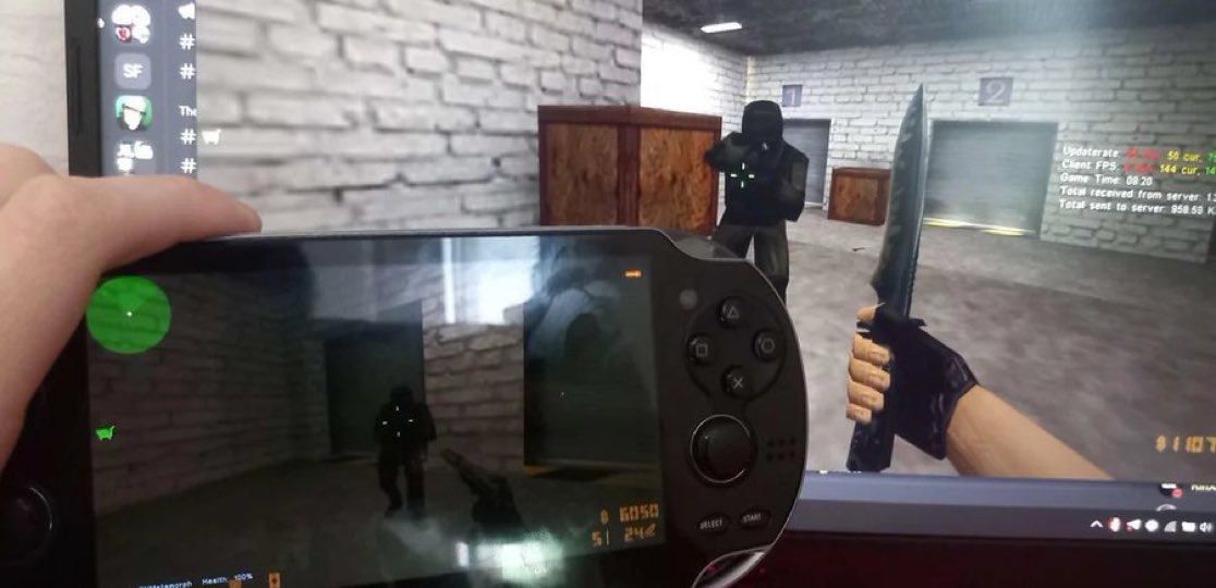 Acaban de portear Counter Strike 1.6 a la ps vita. Corre en el motor original y puedes jugar en crossplay con gente de PC.