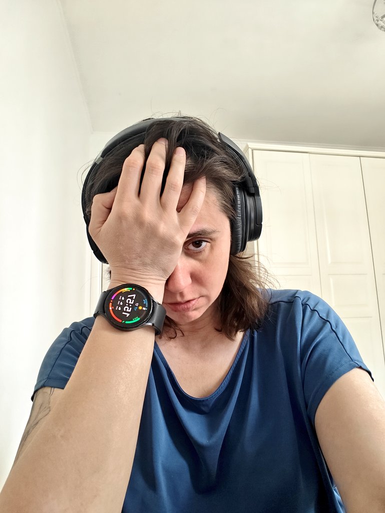 zzzavra's tweet photo. Это я после 4 встреч с head of department за день. Мне забыли сообщить стоп-слово https://t.co/3iDhS2Yr4U