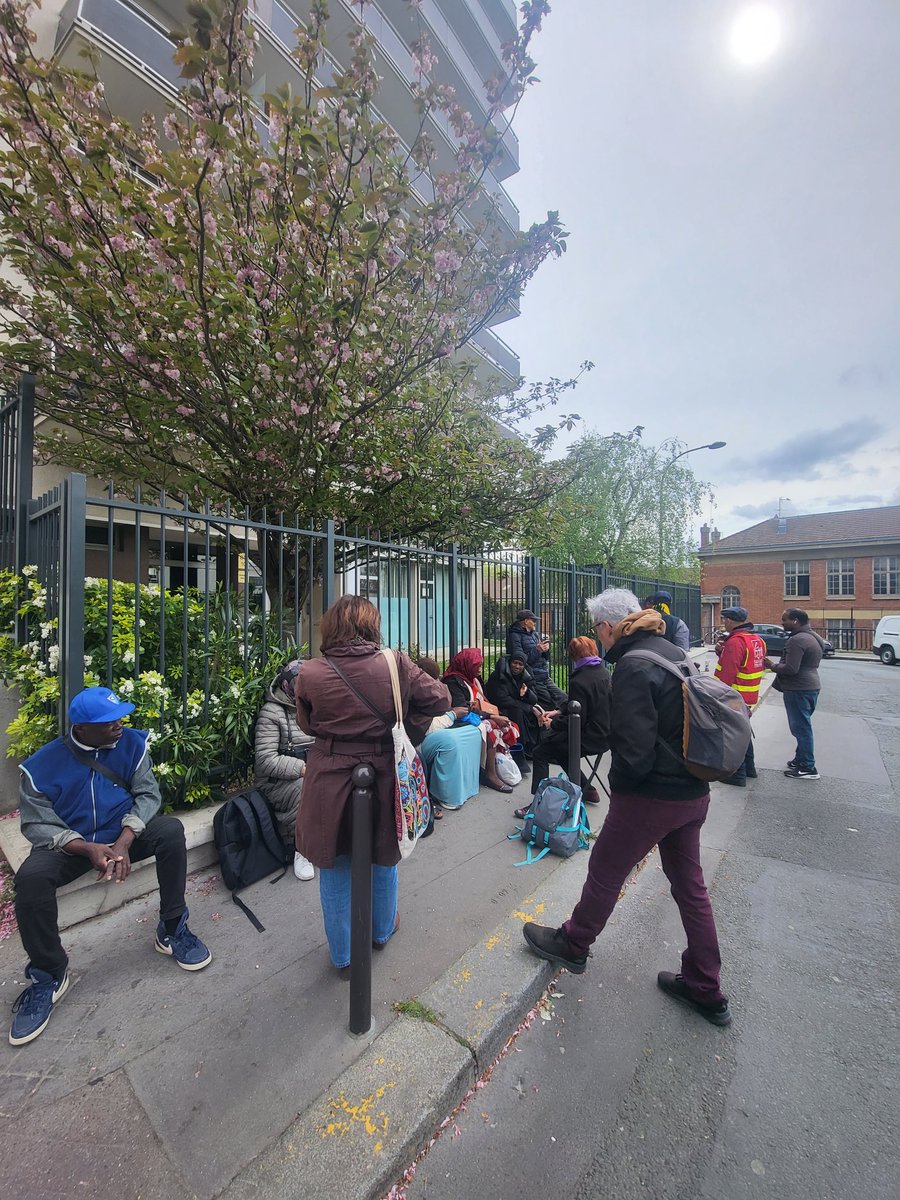 LaurentSOREL1's tweet photo. Le mépris continue à #MaintenanceIndustrie face aux revendications légitimes des salarié-es qui nettoient les centres des impôts à Paris ! Et donc évidemment la grève continue après les négociations d'hier. 
Encore une preuve que la sous-traitance c'est la maltraitance ! https://t.co/FxYiitPkoG