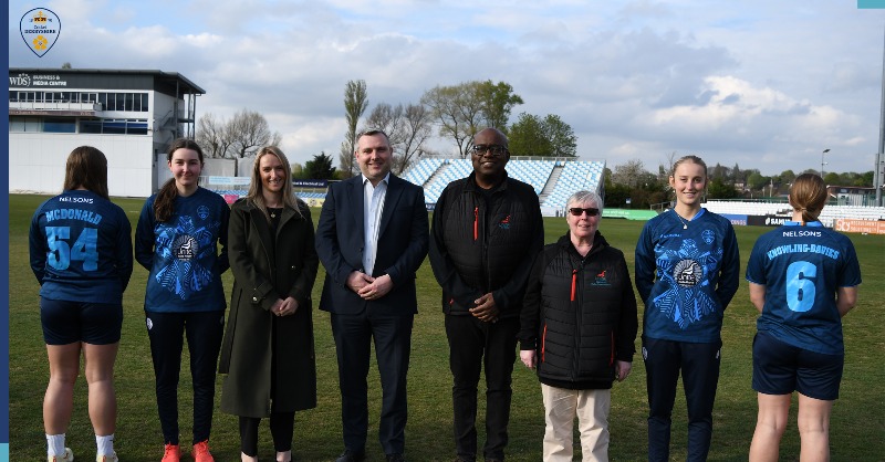 DerbyshireCCC's tweet photo. 𝐅𝐀𝐋𝐂𝐎𝐍𝐒 𝐖𝐎𝐌𝐄𝐍 𝐒𝐏𝐎𝐍𝐒𝐎𝐑𝐒 𝐂𝐎𝐍𝐅𝐈𝐑𝐌𝐄𝐃 🤝

@unitetheunion (Front of Shirt) and @Nelsons_Law (Back of Shirt) have signed up to support Derbyshire Falcons Women for the 2025 season.

Read more ⤵