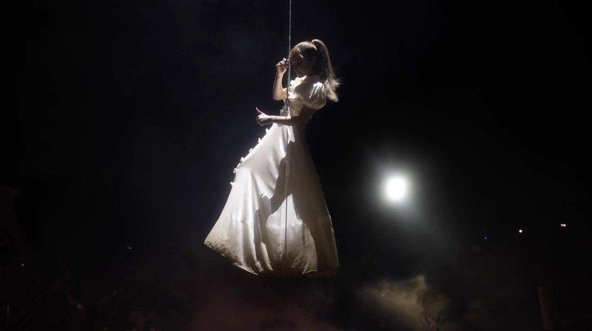 TeamAriana's tweet image. ☼ ⋆｡˚ behind the scenes part one of brighter days ahead, out now 𖦹 ˚⋆ฺ ♡ 

arianagrande.lnk.to/brighterdaysah…