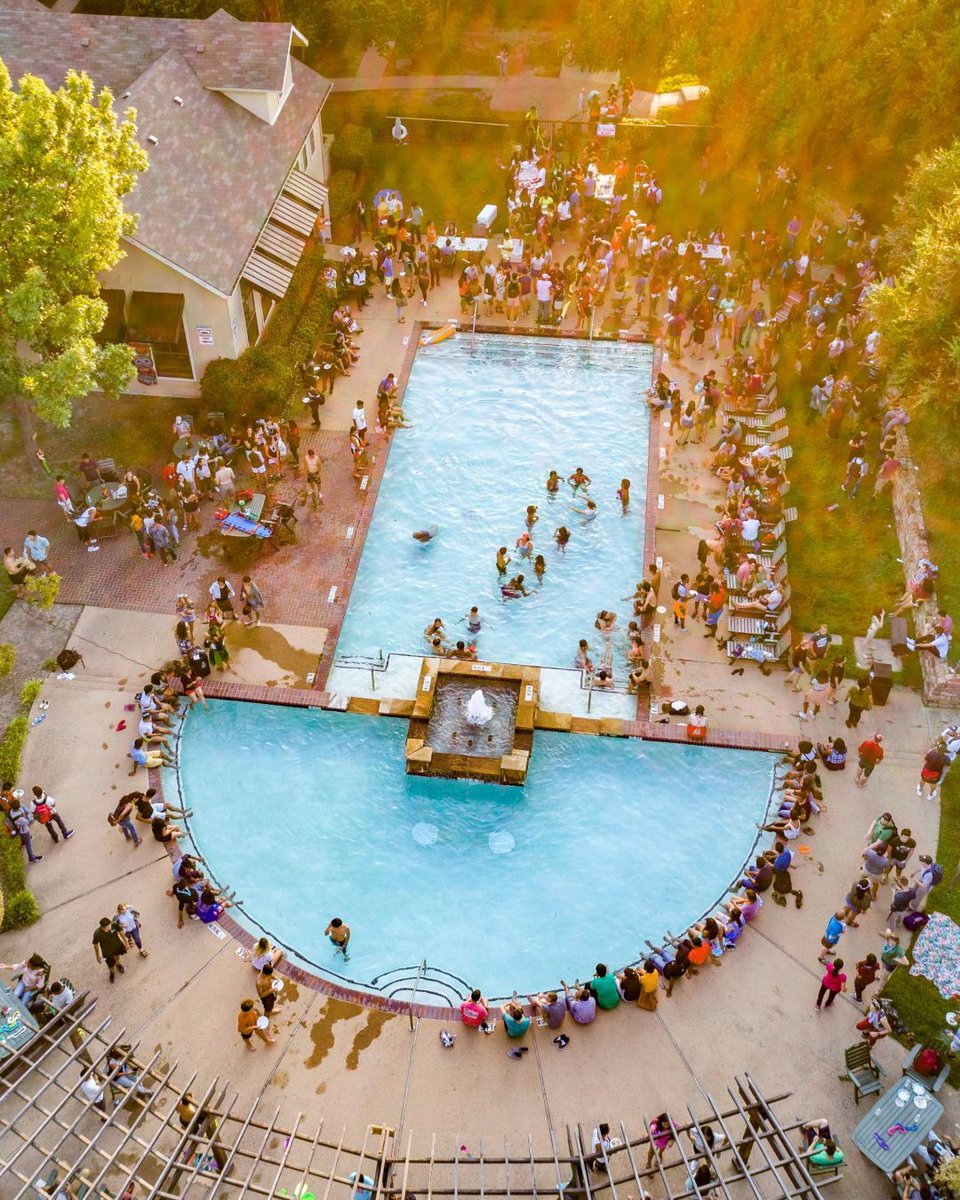 FutureComets's tweet image. Hey #FutureComet! 🎉

UT Dallas is ready to help you shine with the Division of Student Affairs! Join Comet Camp, explore student orgs, and make memories that last. Your journey starts here—let’s go! 🚀 

Complete your next steps here: adm-utd.info/next-steps