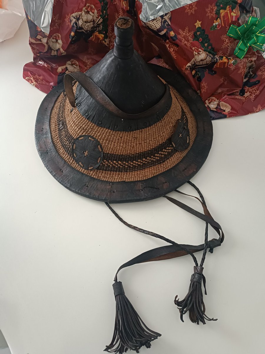 🟫🟩  [ABA - Communauté]

Personnal Branding et son impact.
Un nouveau venu à ma collection. 
Sa particularité... 
C'est le cadeau d'une personne à qui *Mon Mood avec le Chapeau* à fait bonne impression. 
Merci pour cette attention particulière lors d'un mois particulier.