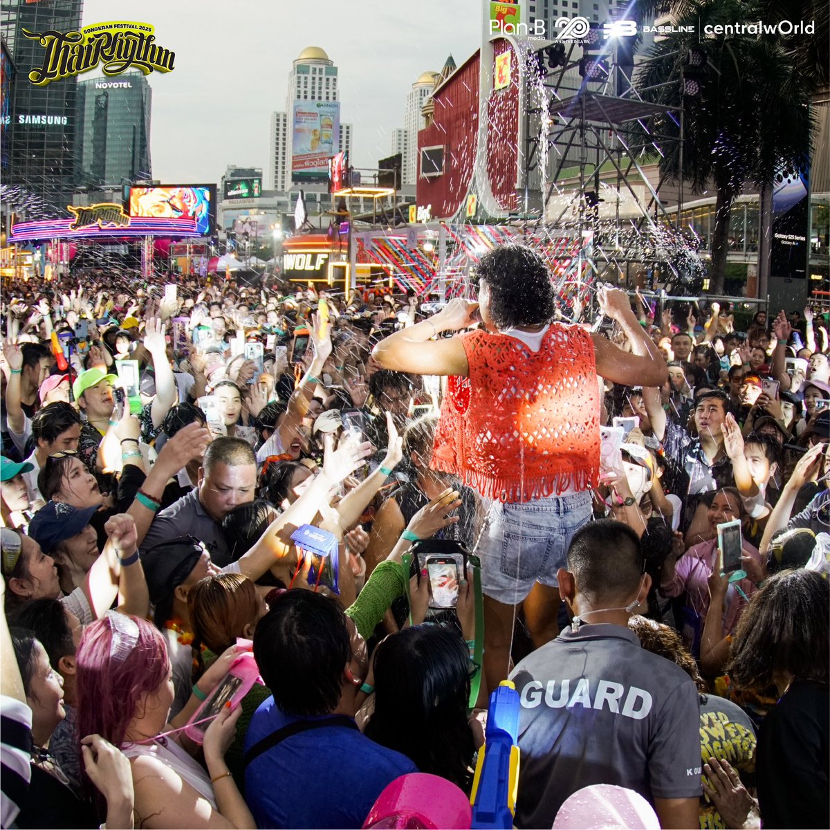 ThaiRhythmFest's tweet photo. รวมภาพบรรยากาศความโจ๊ะ ความฉ่ำ และความประทับใจ ของงาน Thai Rhythm 2025 ณ ลานหน้าเซ็นทรัลเวิลด์

🙏ขอขอบคุณทุกคนที่มาร่วมสร้างปรากฏการณ์ความโจ๊ะ กับงาน Thai Rhythm 2025 ไปด้วยกัน ชมภาพเพิ่มเติมที่ FB : https://t.co/t5Ol7F23f4 

#ไทยริทึ่ม #ThaiRhythm2025 #ThaiRhythm #SongKran2025 https://t.co/87X7qOUXPP