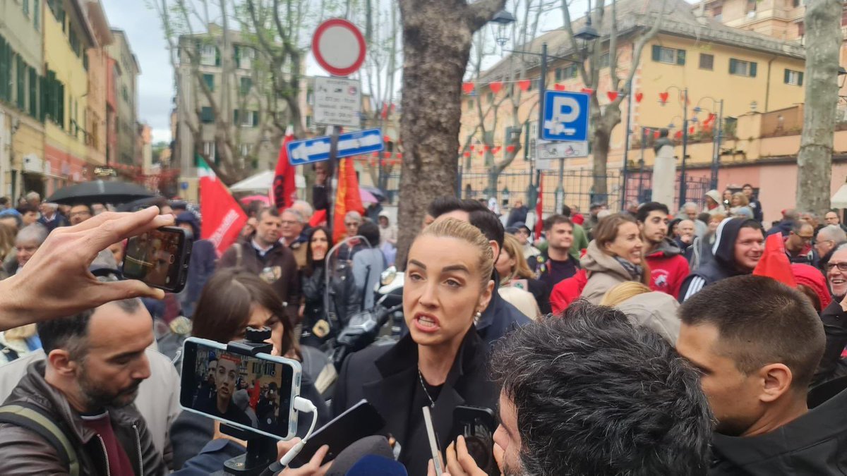 edorixi's tweet photo. Il fascismo a Genova è una montatura. I veri rigurgiti d’odio arrivano dai professionisti dell’antifascismo. A Genova i fascisti non ci sono più dal 1945. Oggi una maggioranza democratica di cdx, scelta liberamente dai cittadini, lavora per dare forza a Genova e ai genovesi. https://t.co/2UW0MAfRgB