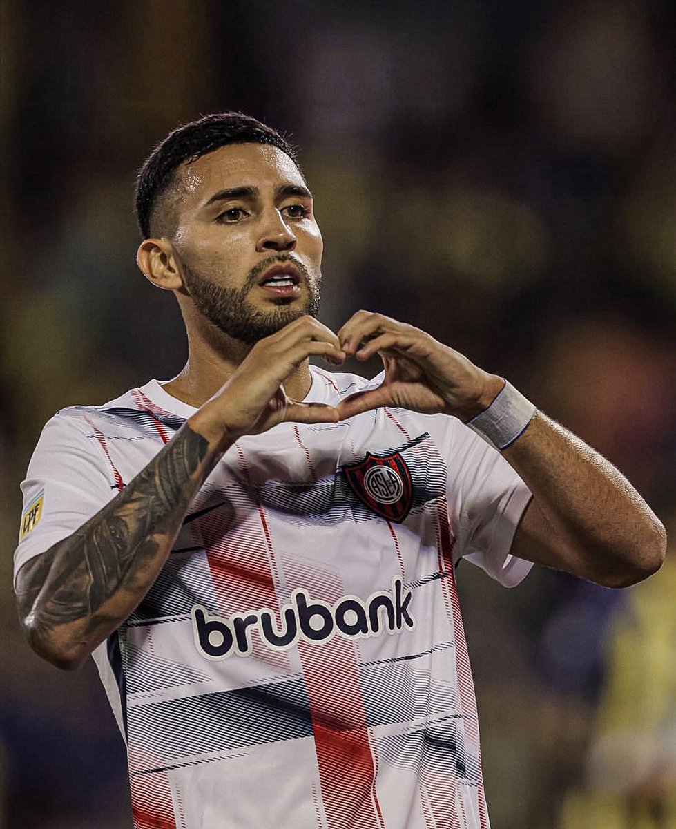 Román tweet media
