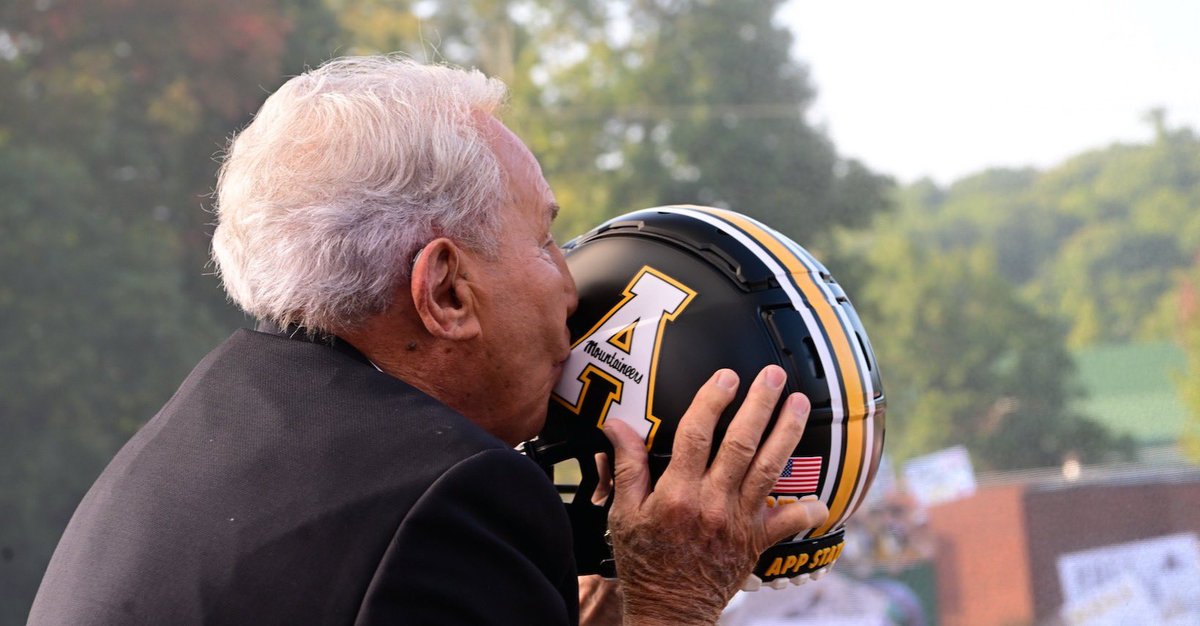 The fact this picture exists, isn’t AI, and so many Appalachian fans got to witness it is such an honor. The legend, Lee Corso, kissed the block A and predicted a Mountaineer victory on campus. 

Thank you, Coach 🫡