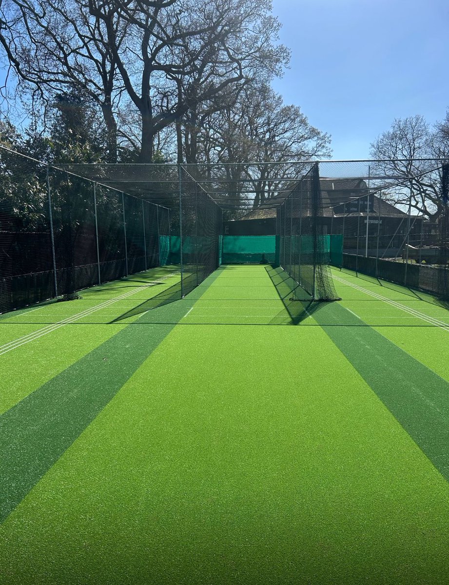 ELL_Ltd's tweet photo. Three bay facility recently completed @WeybridgeCC in our ECB approved ‘T’ Base system using our Two Tone Cricketweave Carpet. Hopefully this beautiful sunshine☀️continues &amp; all the best for the season ahead 🏏👌#ECB #Cricket #cricketer #cricketlovers #CricketFever #cricketnews https://t.co/fd8koy2iaL