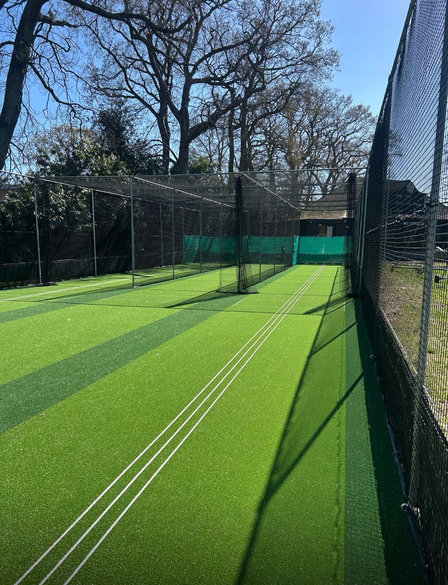 ELL_Ltd's tweet photo. Three bay facility recently completed @WeybridgeCC in our ECB approved ‘T’ Base system using our Two Tone Cricketweave Carpet. Hopefully this beautiful sunshine☀️continues &amp; all the best for the season ahead 🏏👌#ECB #Cricket #cricketer #cricketlovers #CricketFever #cricketnews https://t.co/fd8koy2iaL