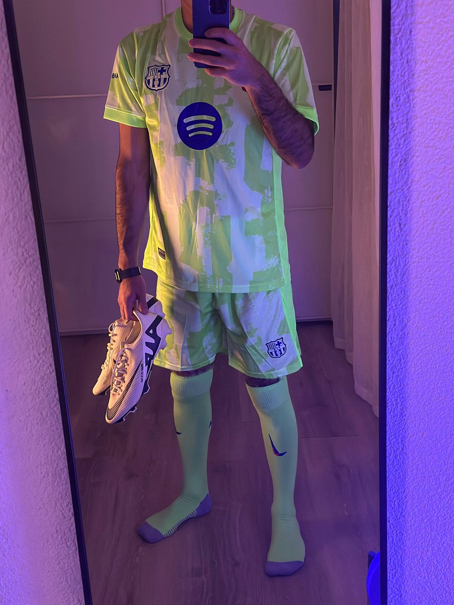 so_octo's tweet photo. Just a normal soccer boy!

#soccersocks #soccerboy #soccershoes #soccer #greensocks #chavlad #soccercleatsfetish #footysocks #soccerfetish #footballsocks #soccerboots #footballcleats #soccercleats #stinkysocks #socksmaster #soccerplayer #football https://t.co/Vnshl1zDZA