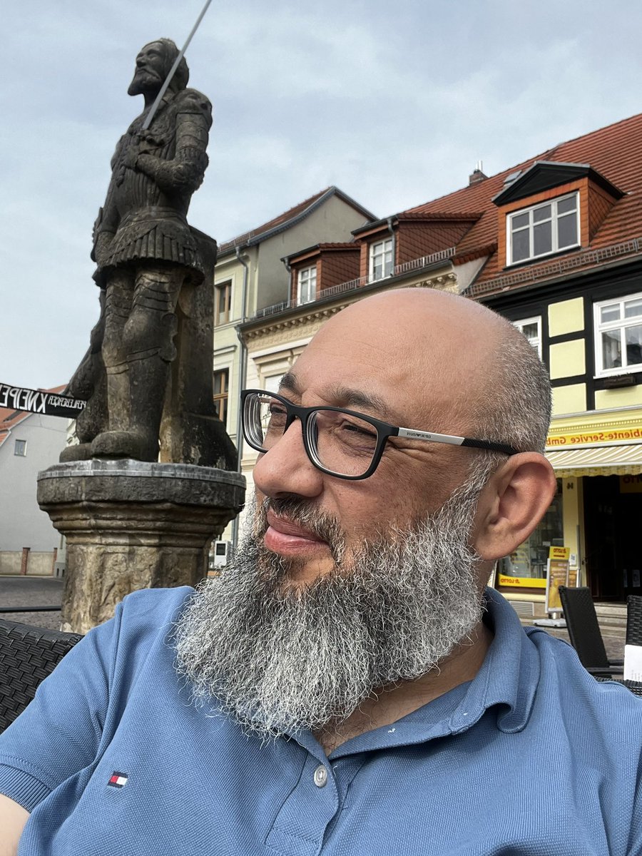 Adam kralmış daş olmuş ya la….