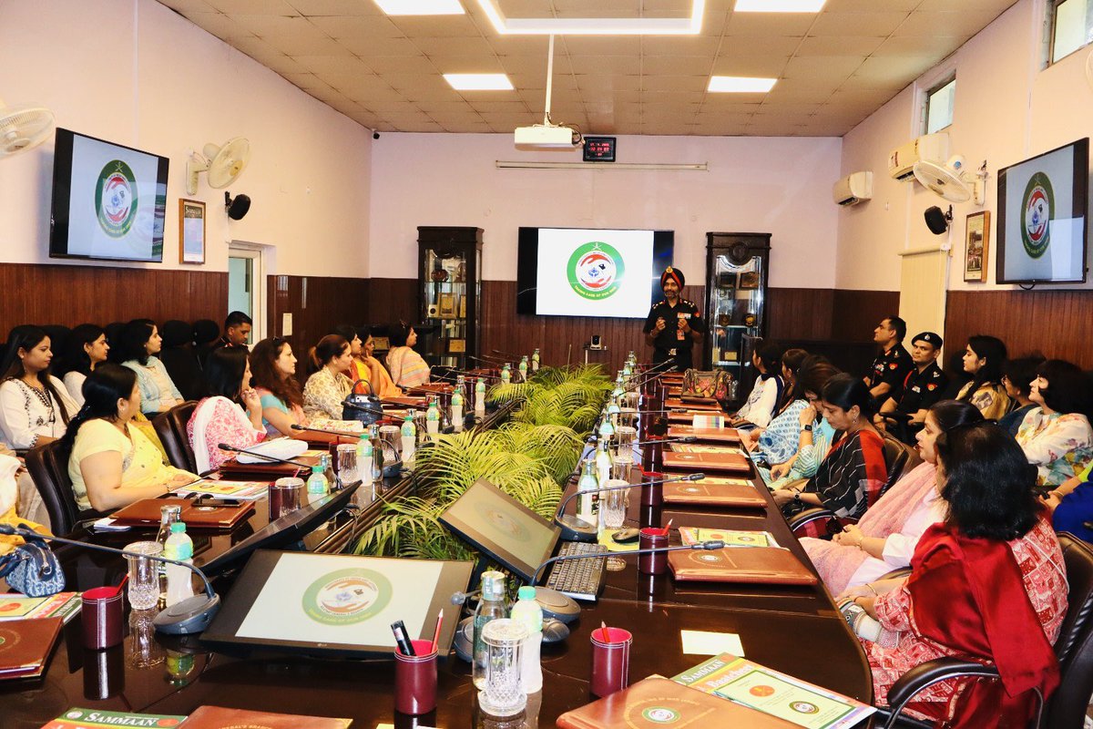 DIAV20's tweet photo. Ladies from Army HQ visited DIAV on 17 April 2025. They were briefed on #ProjectNAMAN, #VSK+ and various other initiatives by
#IndianArmy that have been taken to ensure timely documentation, welfare, & grievance redressal
system for #VeerNaris, #NoKs & #Veterans. They appreciated DIAV’s proactive role in
taking care of #Veterans and their families. #IndianArmy continues to take
significant steps to ensure the well-being of the esteemed Veterans, NoKs and
their families.
#IndianArmyWeCare
#TakingCareofOurOwn
#VeteransWelfare
@adgpi
@OfficialAwwa