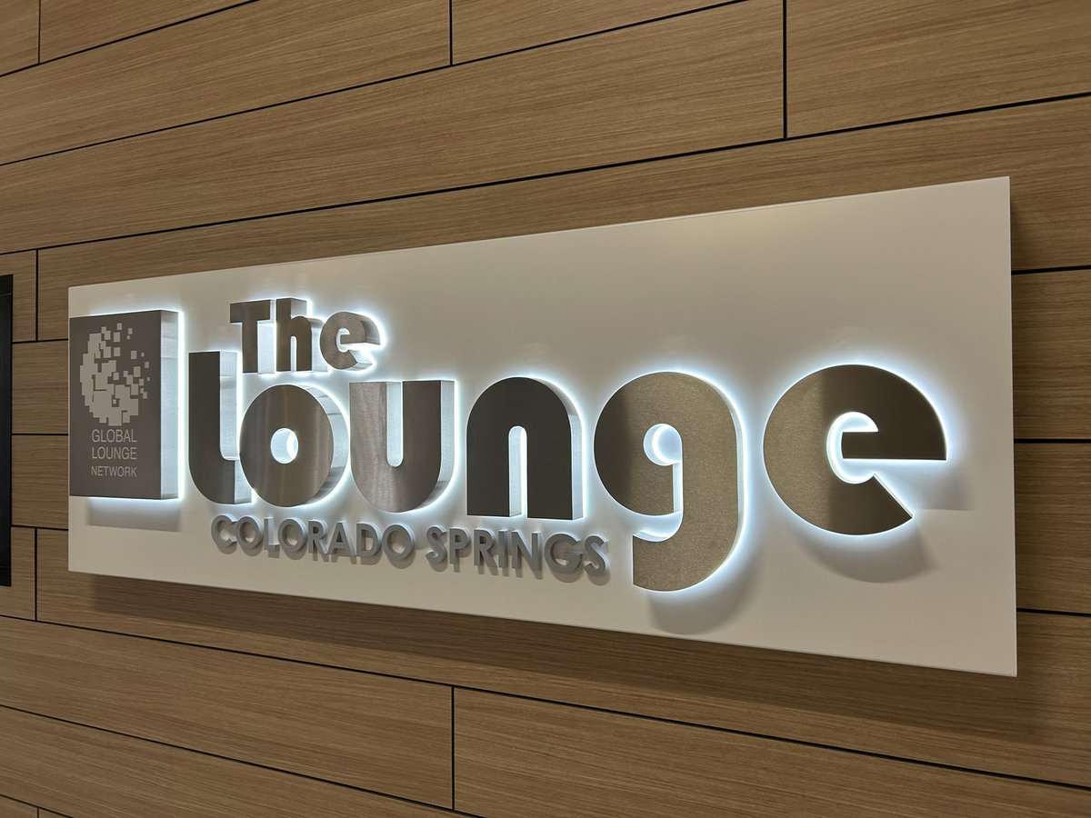 PPRBD's tweet image. The renovations at the @COSAirport look great with more on the way including the new international terminal.  (Coming Soon)

Oh and no wait at all through security.  The view isnt bad either.  #flycos