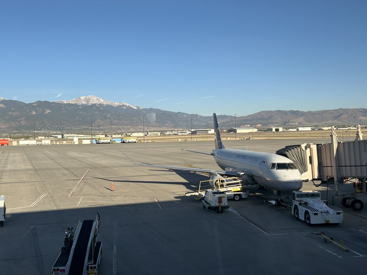 PPRBD's tweet image. The renovations at the @COSAirport look great with more on the way including the new international terminal.  (Coming Soon)

Oh and no wait at all through security.  The view isnt bad either.  #flycos