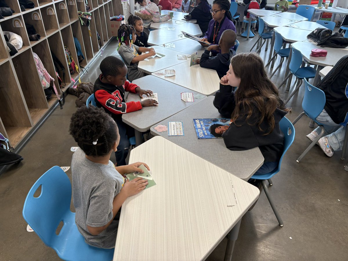Today our Crown Concierge <a href="/STEAM_GEMS/">Grace M. James Academy of Excellence</a> got to go to <a href="/PumasProwl/">Perry Elementary</a> for some reading buddy time! <a href="/ExploreJCPS/">JCPS Explore Pathways</a> #ExploreGiveADay