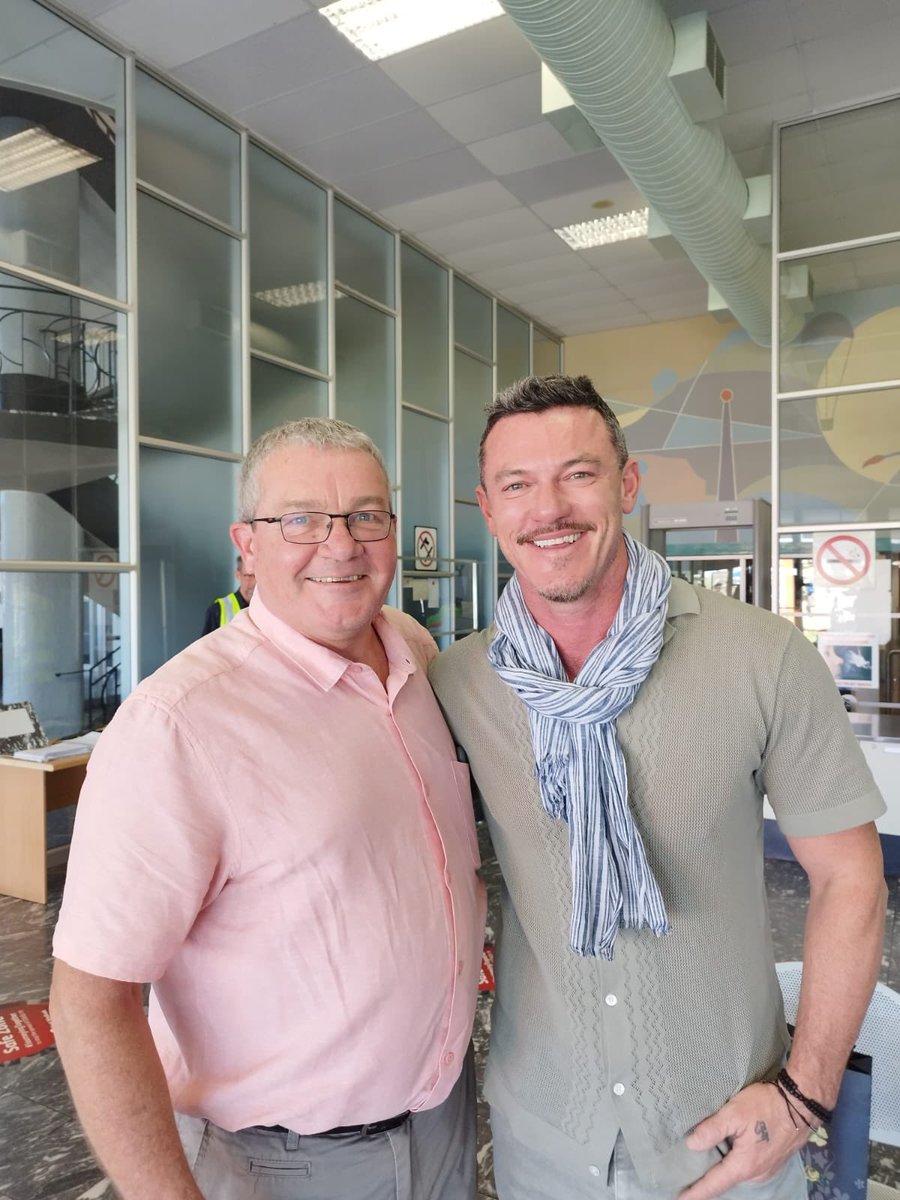 Thank you so much, dear Honourable, for your warmth and engagement over the past four years. 

(And indeed for alerting me to the arrival of <a href="/TheRealLukevans/">Luke Evans</a> in the Land of the Brave!)
🇬🇧🇳🇦