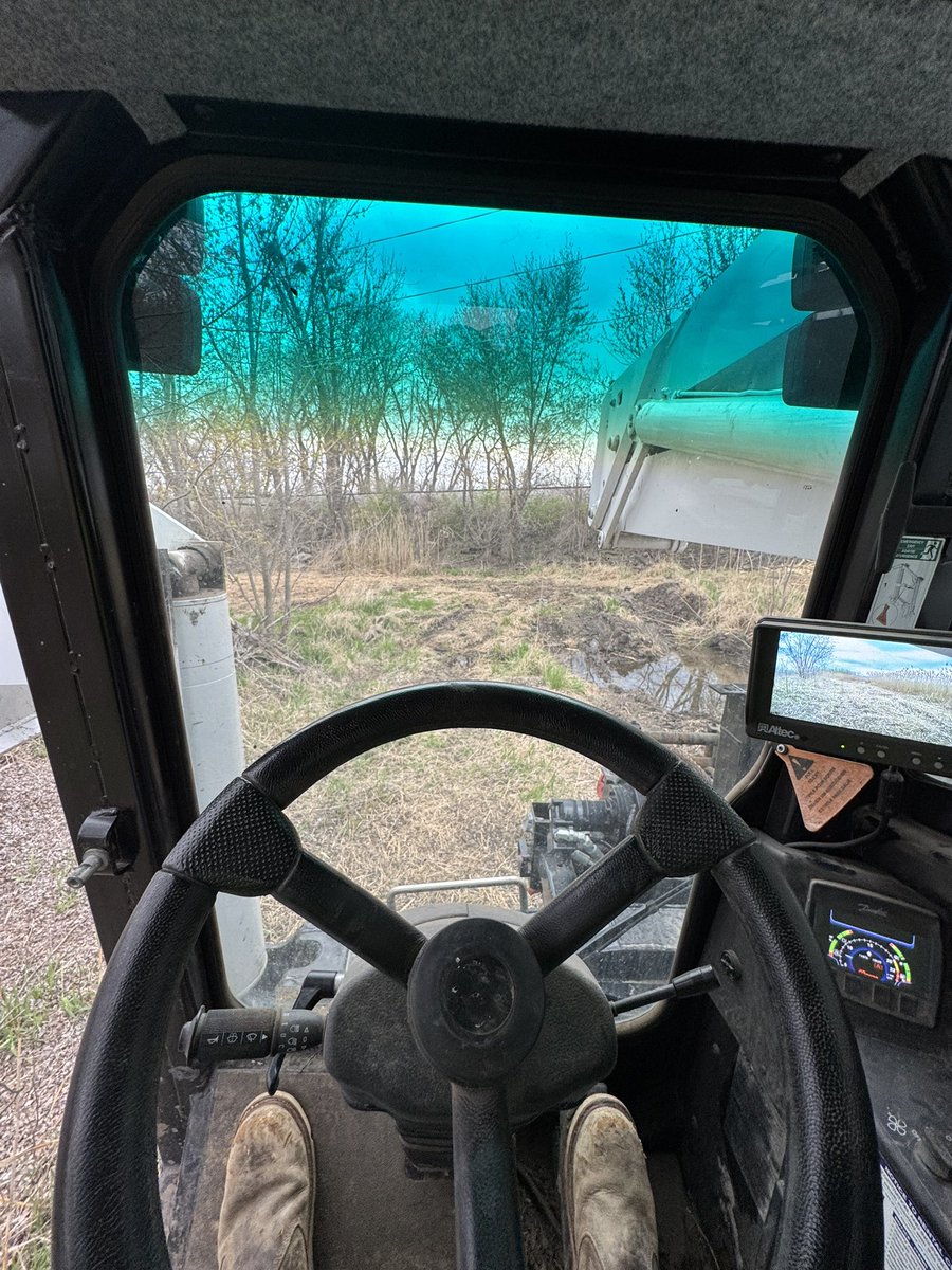 coldbusch's tweet image. Believe it or not you can still get stuck.  Just deeper than normal….