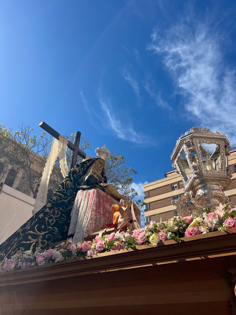 A la salida de Nuestra Señora de las Angustias sonará por <a href="/BMMBerja/">BMMBerja</a> la marcha Real seguida de la marcha "En tus manos, Angustias"
#AngustiasJS25