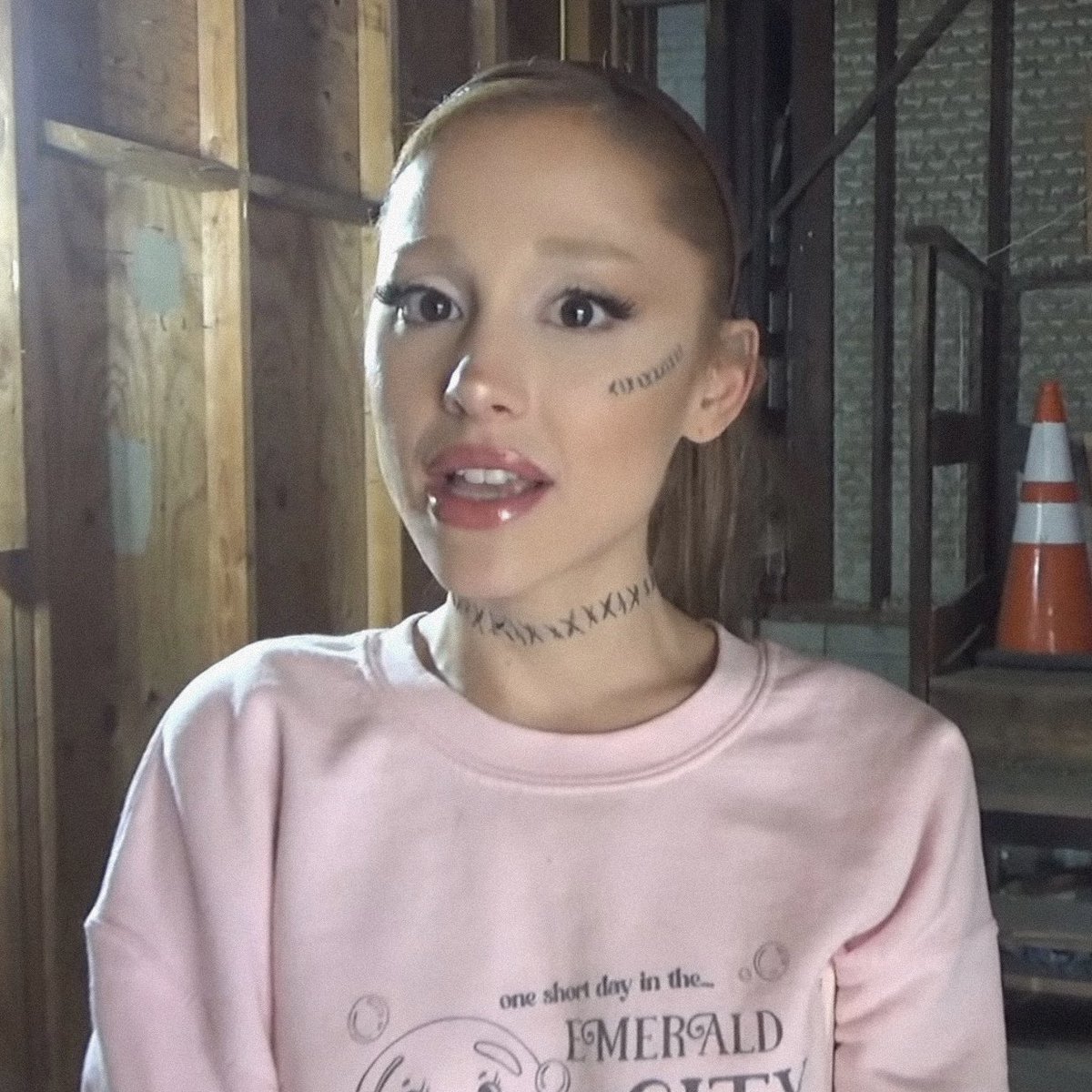 rileysobvious's tweet image. love her the most ♡