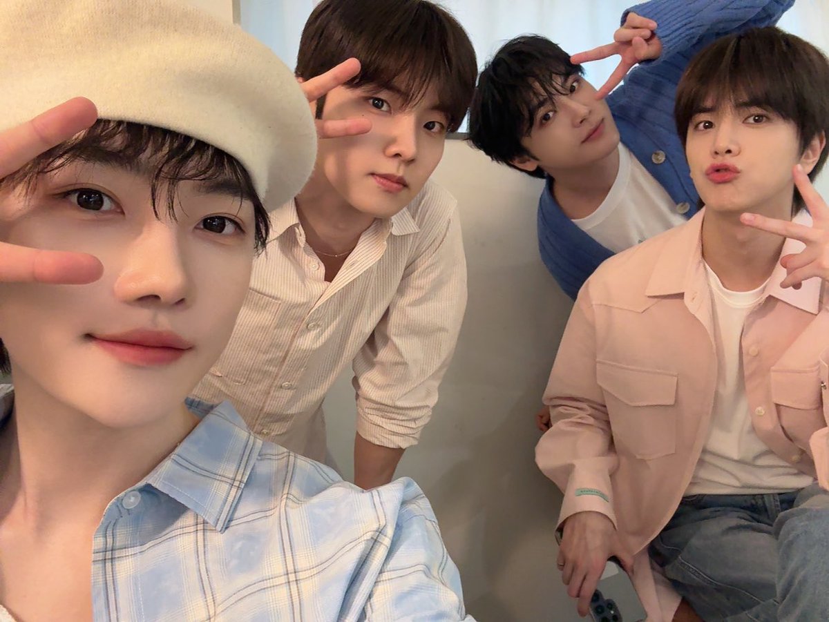 [📸] 더보이즈 The 3rd Album 'Unexpected' 포토 이벤트 완료💐 향기 가득한 더보이즈 플라워샵에 찾아와 주셔서 감사합니다🌷 다음에도 놀러 오세요💕 

#THEBOYZ #더보이즈
#Unexpected #VVV