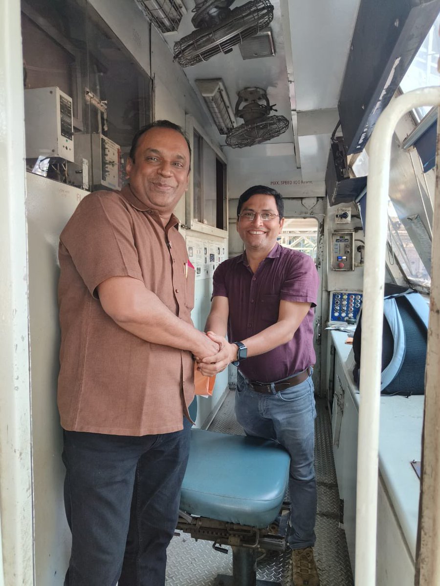 venupnair_nrmu's tweet photo. Today’s (17.04.25) few captured glimpses while travelling in cab. ….🙏🏻🚩🚩🚩🚩 https://t.co/FgY62ZBYnD