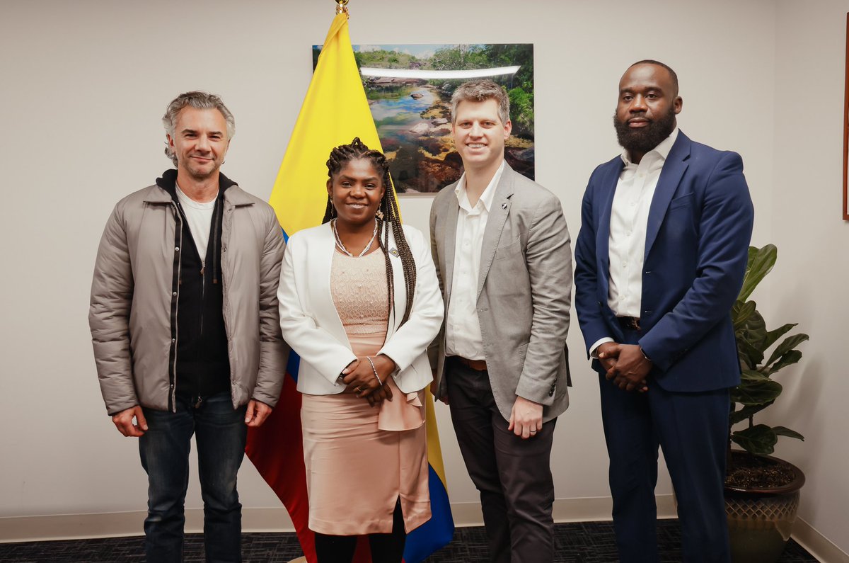 micksheldrick's tweet image. Grateful to meet @FranciaMarquezM to talk Amazon, biodiversity &amp;amp; the power of culture to create unity &amp;amp; jobs.

Big thanks to @diegoscotti for repping @GlblCtzn’s board with clarity &amp;amp; conviction.

Let’s carry this energy into #GlobalCitizenNOW.

#Colombia #GCNOW #ClimateAction