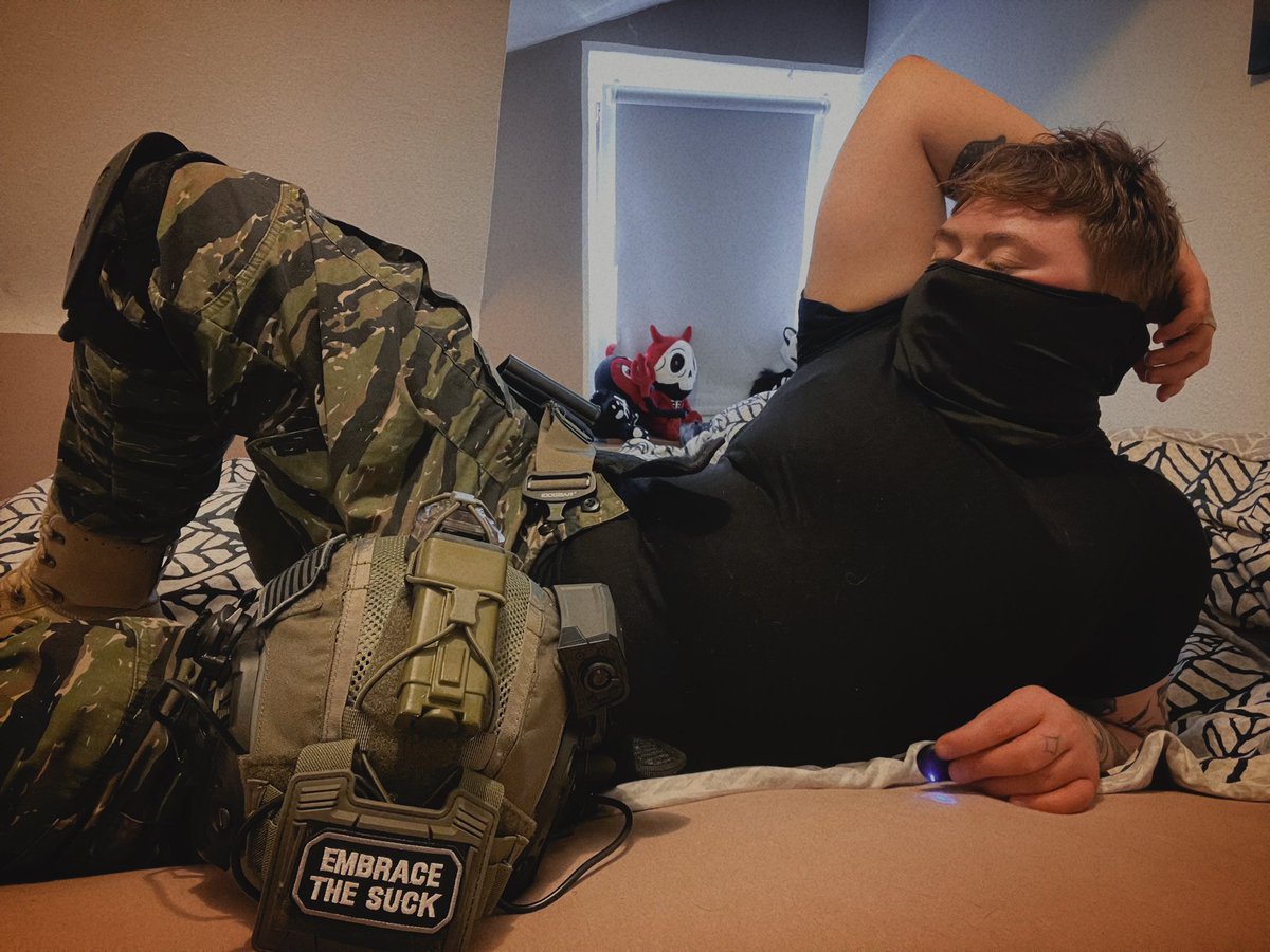 arsmoriendi656's tweet photo. Took some more pics today + requested 2k special, stay tuned #gay #airsoft #maskedmen https://t.co/5OIsaCnJec