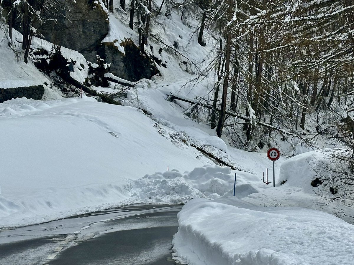 Journée « coupés du monde » ❄️
Plus d’électricité, plus de réseau, routes coupées.
On commence à récupérer doucement le réseau et l’électricité.