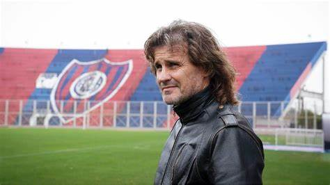 Cuervo por excelencia.  Volvió en un momento que nadie que venir. Desde el sentido de pertenecía volvió a poner a San Lorenzo en su lugar.   

Rubén querido, Boedo es tu casa. Feliz cumpleaños!