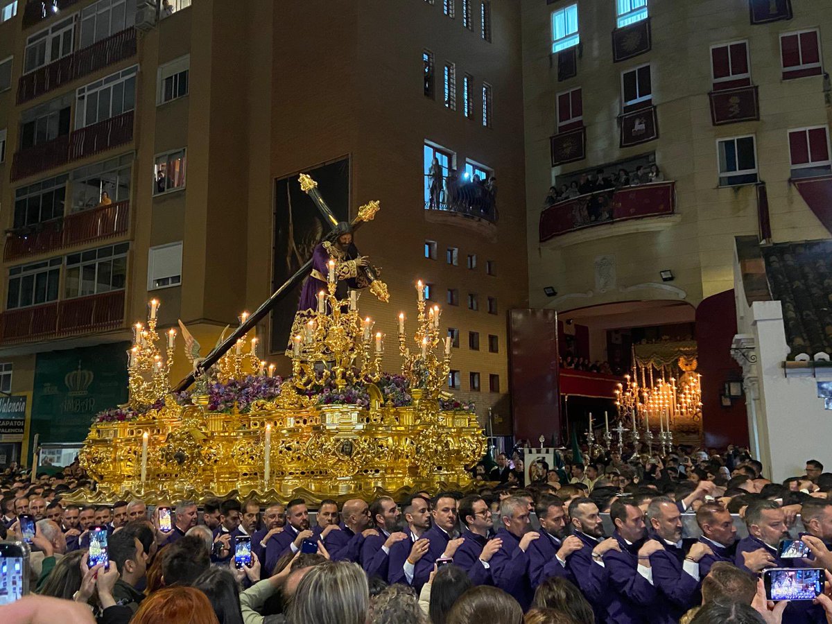 hnuevaesperanza's tweet photo. 🙏Hoy queremos desear una buena Estación de Penitencia a nuestra querida Hermandad de la @zamarrilla, en este soleado Jueves Santo.

🗣️No tenemos más que palabras de agradecimiento por el calor recibido el pasado Martes Santo para con nuestra Hermandad.

#somosNE
#cofradiasMLG https://t.co/C3shQkzj8D