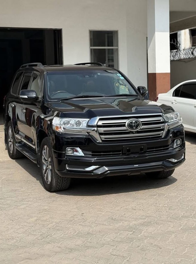 ポポ BREAKING: National Security has successfully seized a V8 vehicle