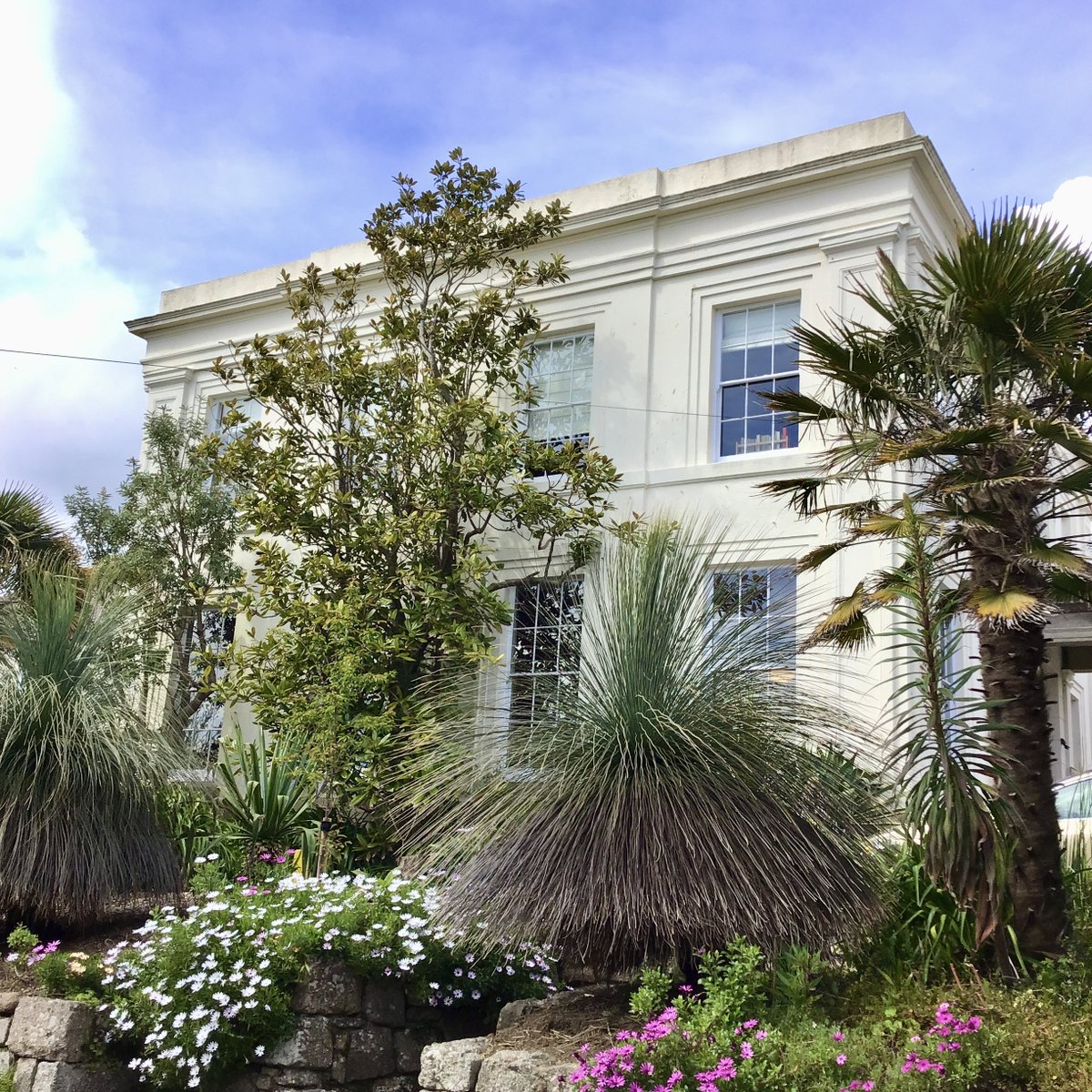 morrablibrary's tweet photo. We've been enjoying the return of the sunshine over @MorrabGardens for the past couple of days.
Don't forget that the library will be closed for the Easter weekend & will reopen on Tuesday 22nd April at 10am.
#library #independentlibrary #independentlibraries https://t.co/AlFCxJcC59