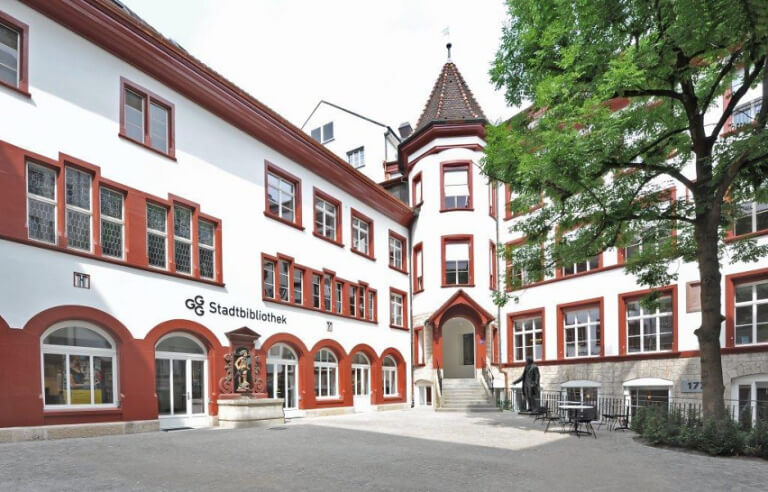 Sonderöffnungszeiten Ostern 2025

Die Bibliothek schliesst am Gründonnerstag, 17. April, um 17.00 Uhr und bleibt bis und mit Ostermontag, 21. April, geschlossen.
Unsere Open Libraries sind während der Feiertage weiterhin alle für Sie geöffnet.
stadtbibliothekbasel.ch/de/standorte.h…