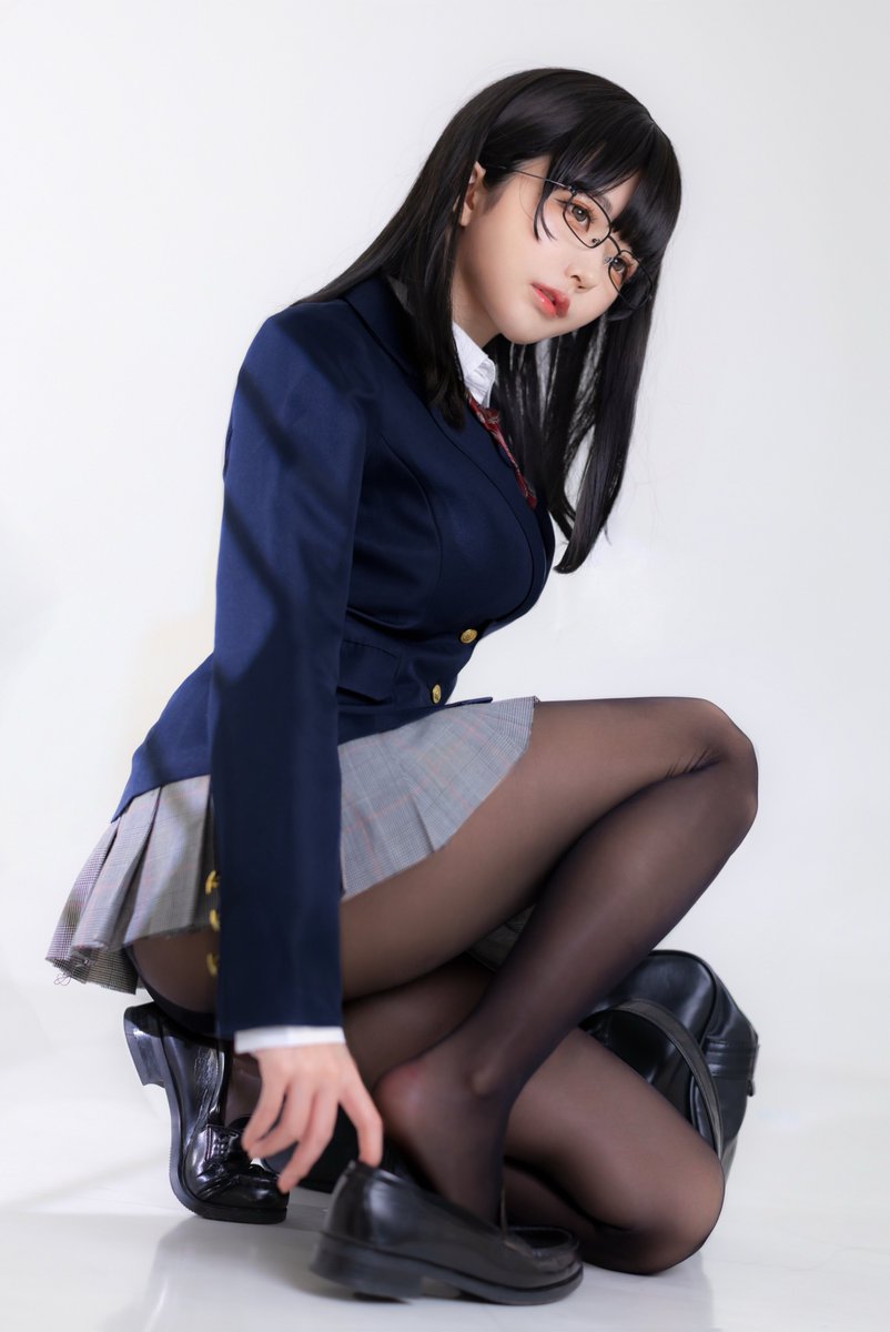 制服黒タイツ。