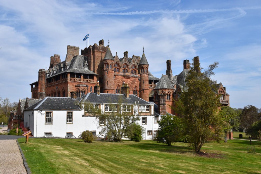 JackMwriter's tweet photo. Two things notched up on #Bute that I hadn’t done before despite growing up there. First was a #hike to a swing on a hill from #Rhubodach in the north of the island. The second is one I should have done years ago, visit the magnificent #MountStuartHouse. https://t.co/3v4eIAFI1b