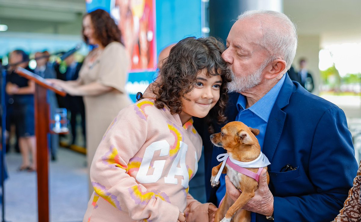 Lula (@lulaoficial) on Twitter photo Nessa manhã, participei junto com <a href="/JanjaLula/">Janja Lula Silva</a> e <a href="/MarinaSilva/">Marina Silva</a> do lançamento dos programas ProPatinhas e SinPatinhas que representam grandes avanços na proteção do bem-estar de cães e gatos em todo o Brasil. São dois programas totalmente gratuitos e voluntários, que atuam no combate Nessa manhã, participei junto com <a href="/JanjaLula/">Janja Lula Silva</a> e <a href="/MarinaSilva/">Marina Silva</a> do lançamento dos programas ProPatinhas e SinPatinhas que representam grandes avanços na proteção do bem-estar de cães e gatos em todo o Brasil. São dois programas totalmente gratuitos e voluntários, que atuam no combate