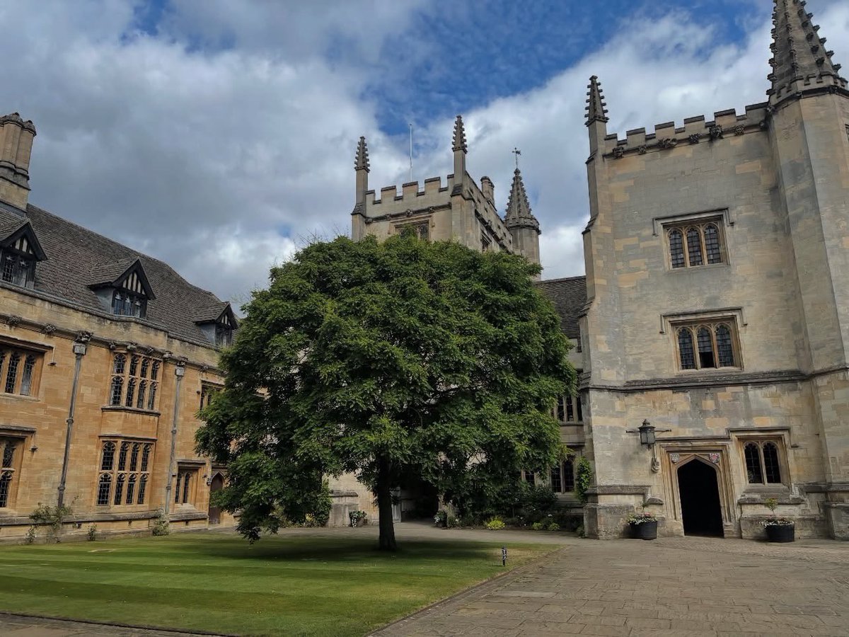 13ebm's tweet photo. the lessons I learned in Oxford extend far beyond the classroom
•
#ef #efoxford #efambassador #efindonesia #efmoment #efdaily #oxford #studyabroad #travel https://t.co/wbiCsGDfLx
