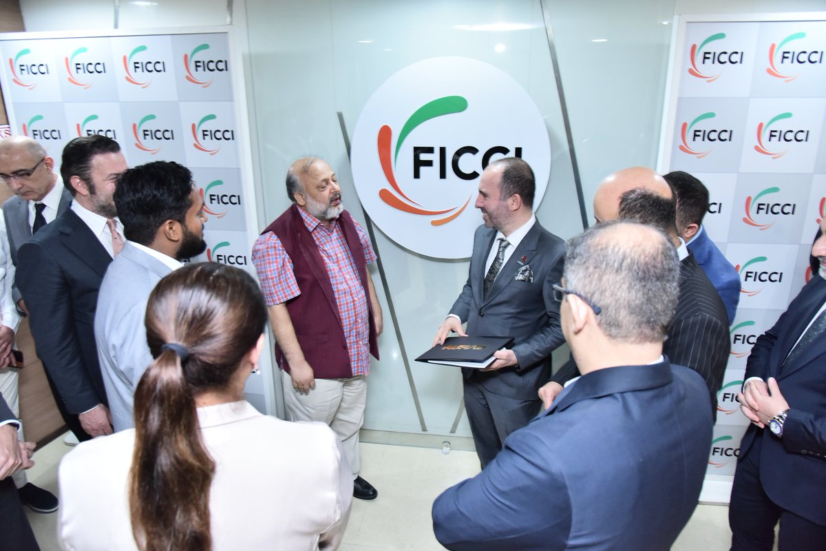 MUSIADIndia's tweet photo. Hindistan’da Temaslarına devam eden MÜSİAD heyeti Fıccı ile Mou anlaşması imzaladı 🇹🇷🇮🇳

İki ülke ticari ilişkilerine katkı sağlayacak bu iş birliğinde emeği geçenlere teşekkür ederiz. 
#musiad
#ficci #selim_sar #ozguryucel #nacitorba https://t.co/YKJodkYmWG