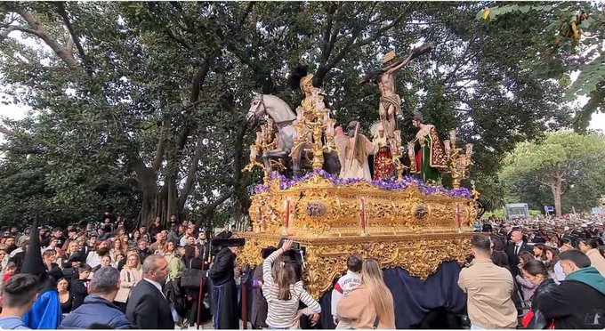 Santísimo Cristo de las Aguas por la Av/ 4 de Diciembre el Miércoles Santo de Cádiz 2025