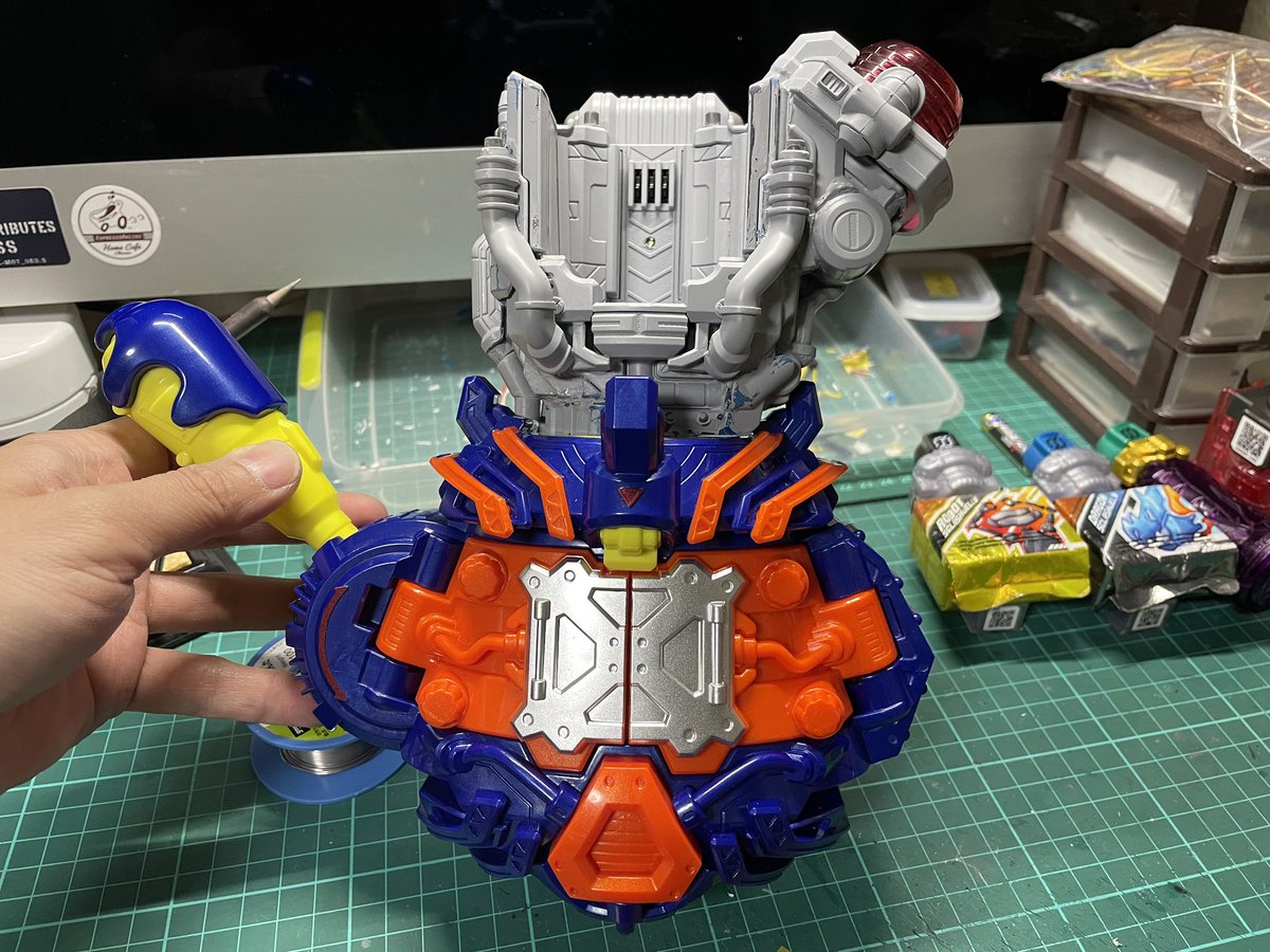 suna90147655's tweet image. ヴラスタムギア
×スクラッシュドライバー
ヴラスタムギアを購入
スクラッシュドライバーを改造してヴラスタムギアと合体させたら?っと思い
スクラッシュコア?を制作中〜
完成まであと少し😊
#仮面ライダーガヴ
#ヴラスタムギア
#変身アイテム改造部