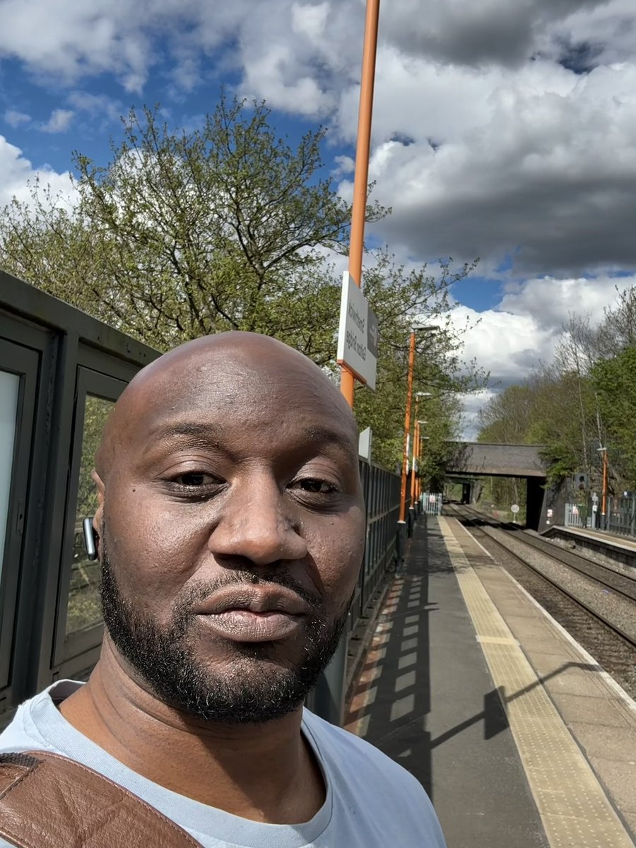 Just uploading a serious looking selfie of myself at a train station.

Which now means that I’ve done the same amount of work as a Labour MP today.
