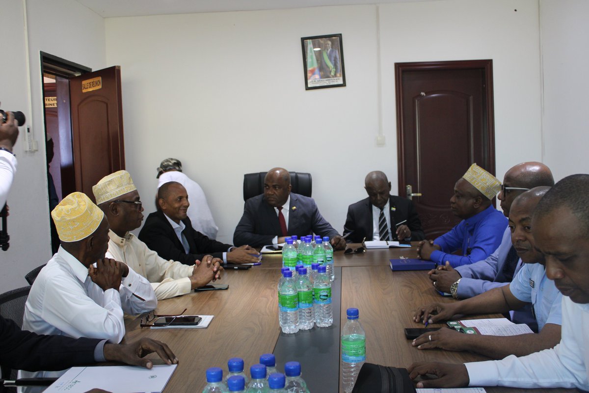 🏦🔄Passation technique au Ministère de l’Intérieur.
Moroni, le 17 avril 2025 – Mr Mohamed Ahmed Assoumani succède à Mr Fakridine Mahamoud, suite à sa nomination par décret présidentiel.