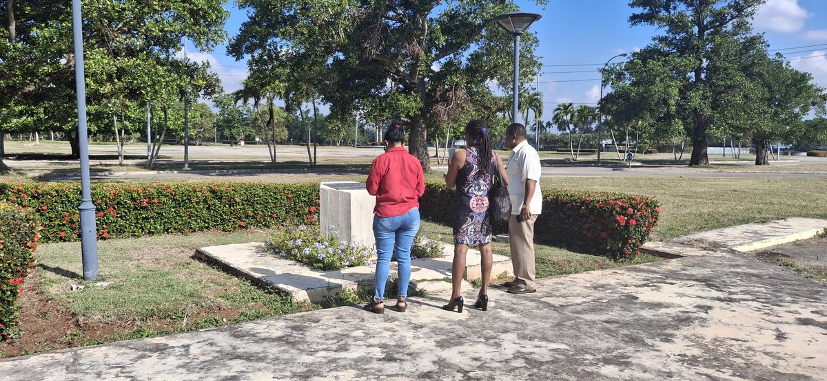 Con funcionarias del Comité Central, de la @CubaCentral  y del <a href="/CubaSNTECD/">SNTECD Cuba</a> y acompañado por el Sec. Gral. del <a href="/PCC_UCI/">PCC UCI</a>, realizamos una reunión de chequeo para la visita a la <a href="/universidad_uci/">Universidad de las Ciencias Informáticas</a> de delegados extranjeros que estarán participando en el Encuetro de Solidaridad con #Cuba